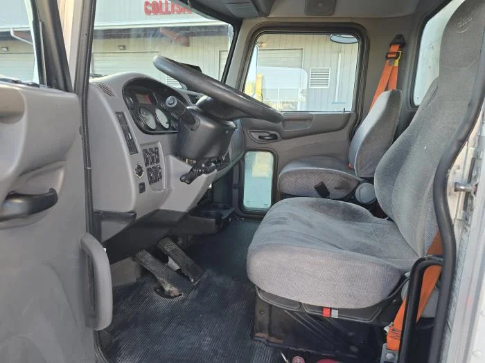 2020 Peterbilt 337 - image 16