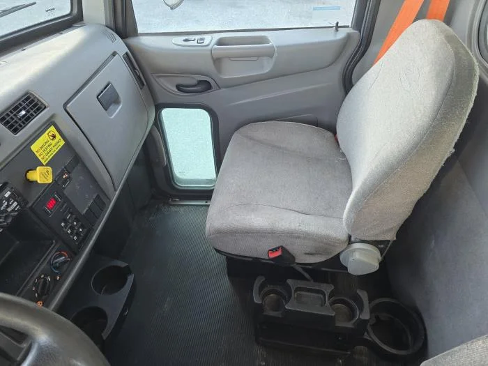 2020 Peterbilt 337 - image 17