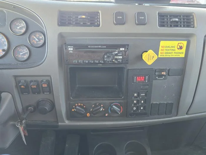 2020 Peterbilt 337 - image 18