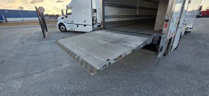 2020 Peterbilt 337 - image 13