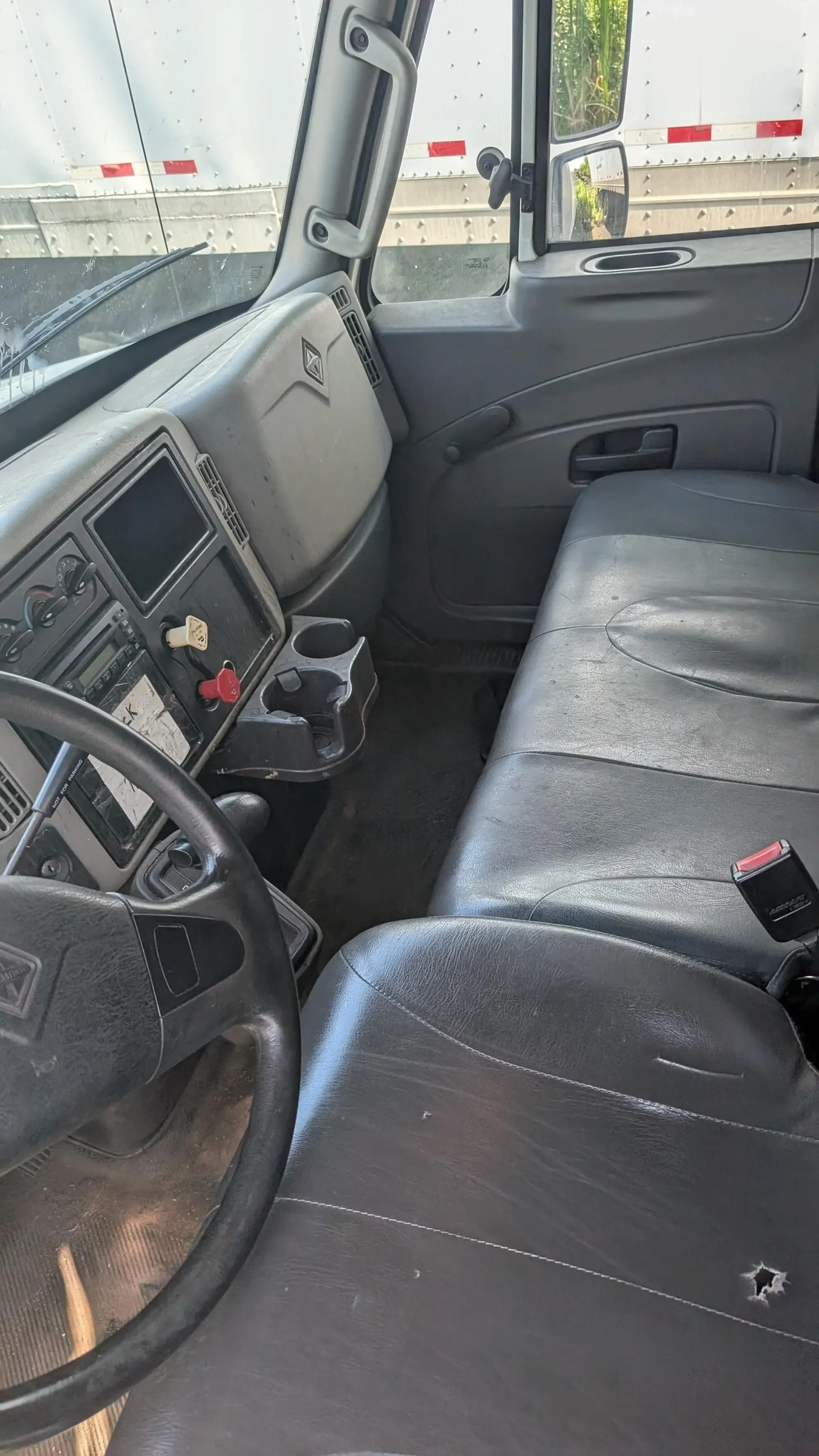 2013 International 4300 - image 13