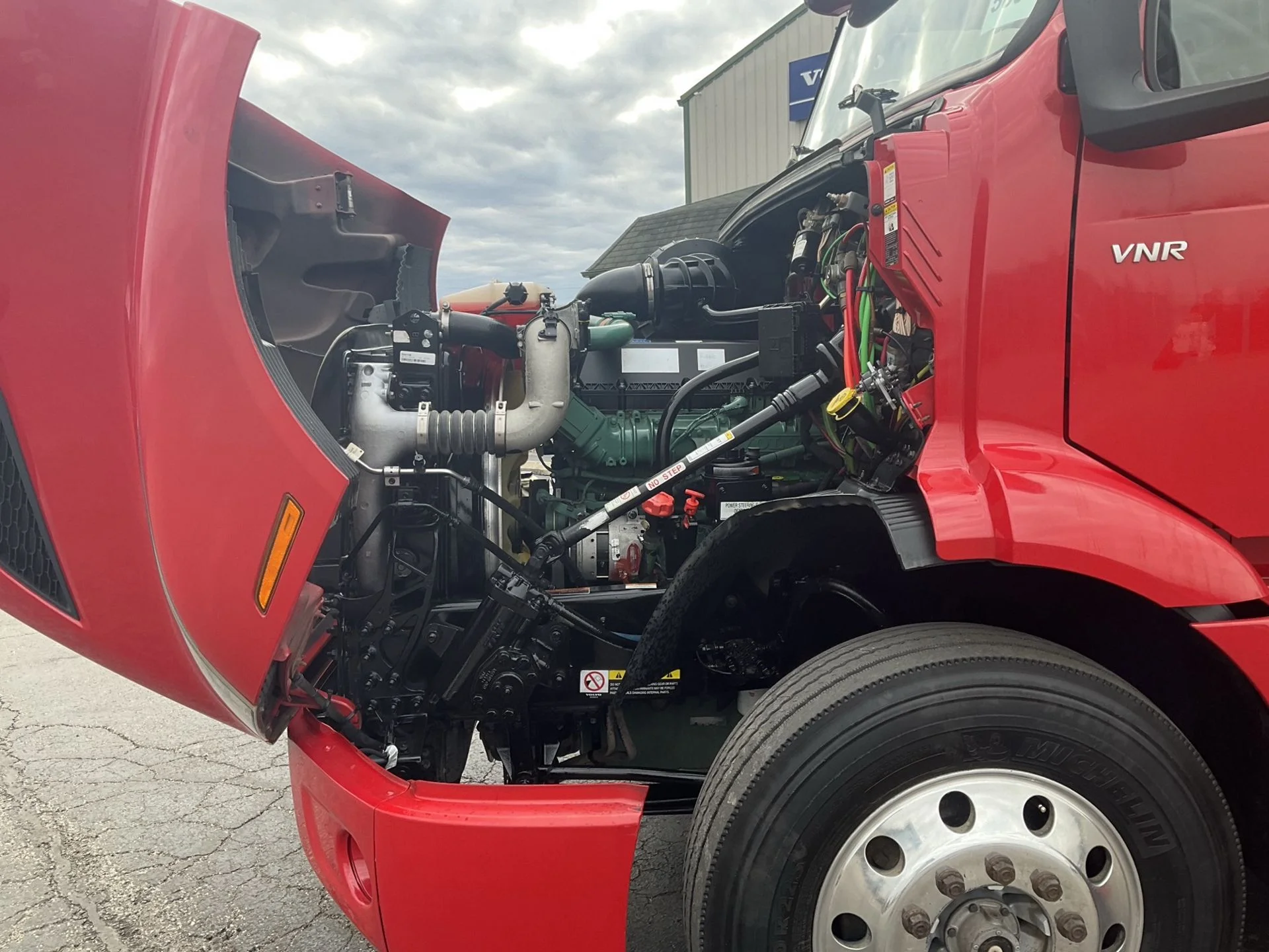 2021 Volvo VNR 640 - image 11