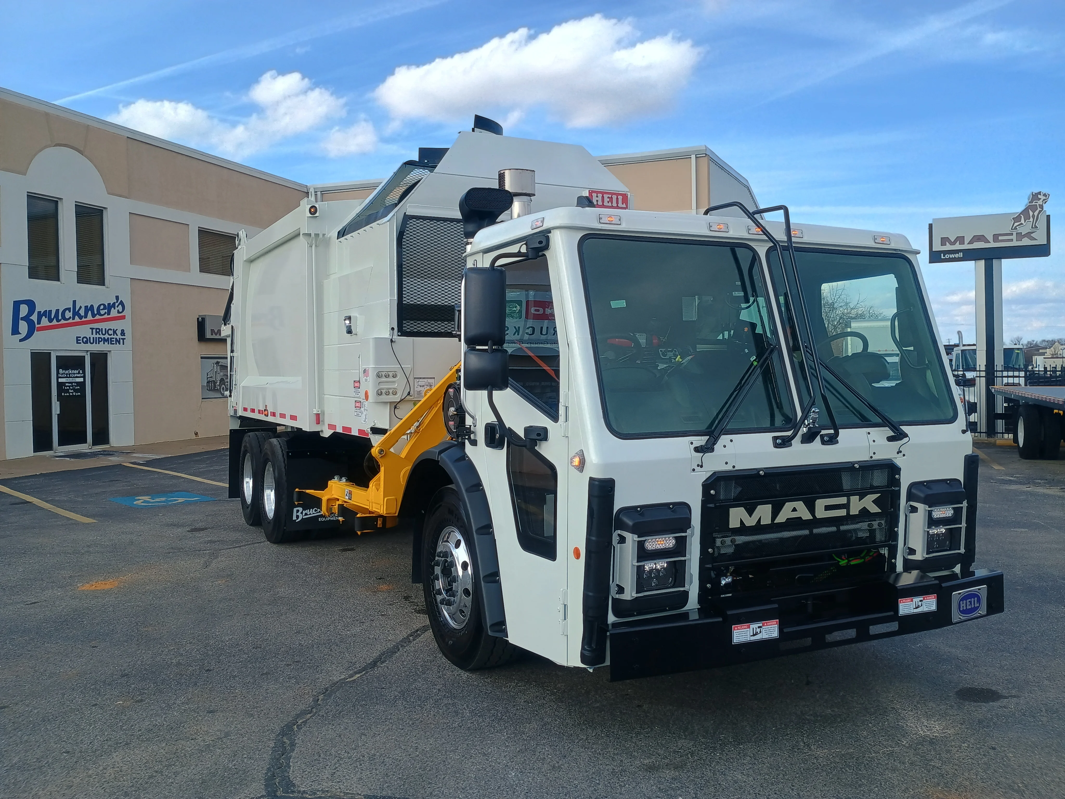 2026 Mack LR in Lowell, AR — photo 2