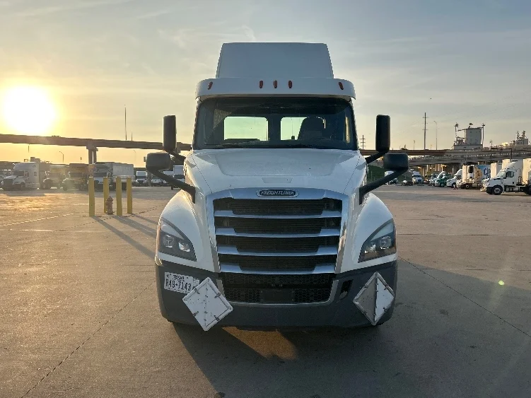 2019 Freightliner in Fort Worth, TX — photo 2