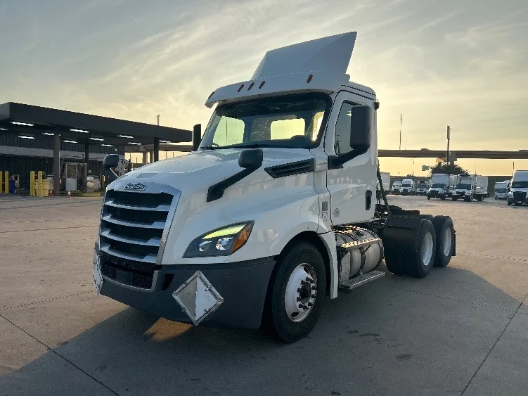 2019 Freightliner in Fort Worth, TX — photo 3