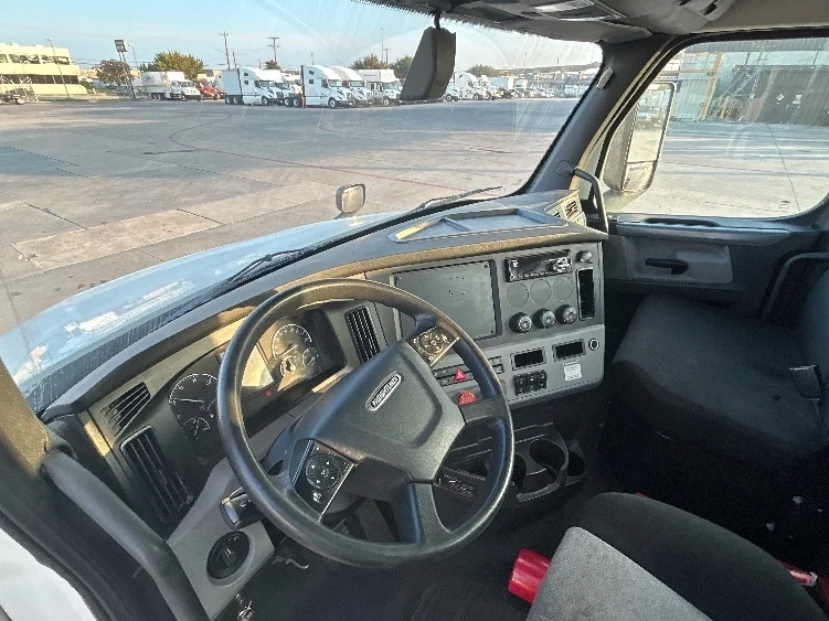 2019 Freightliner in Fort Worth, TX — photo 10