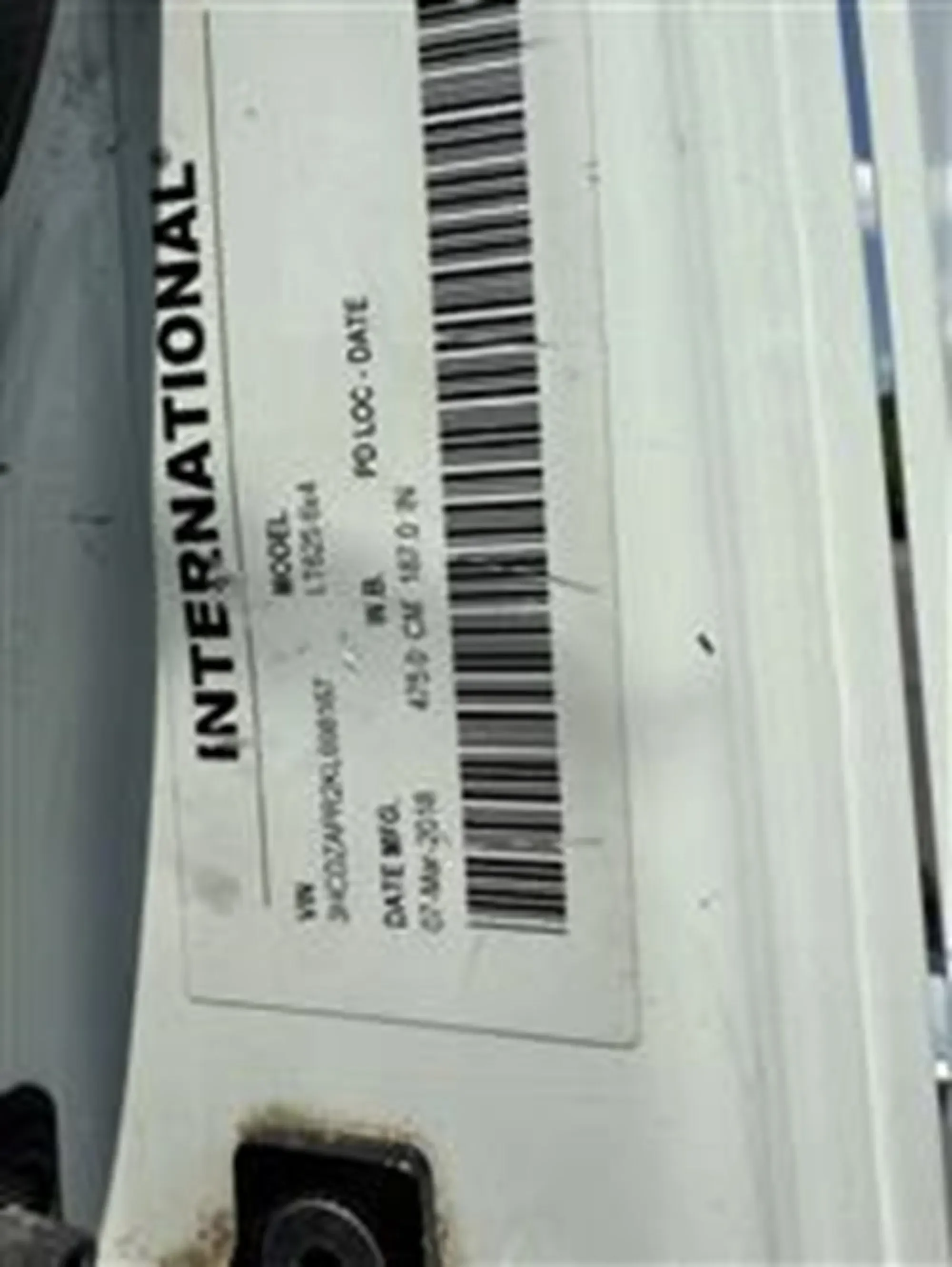 2019 International LT - image 9