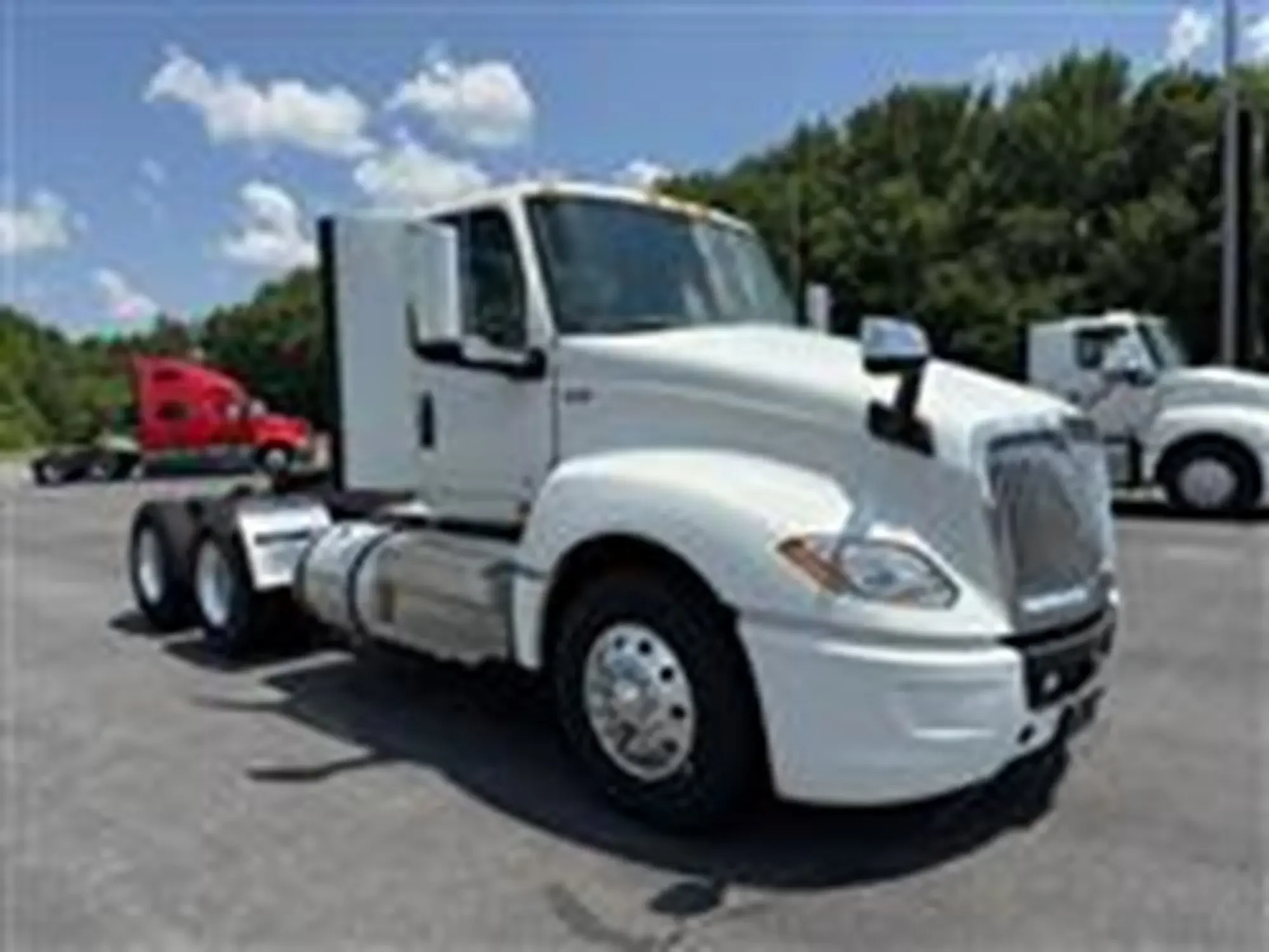 2019 International LT - image 6