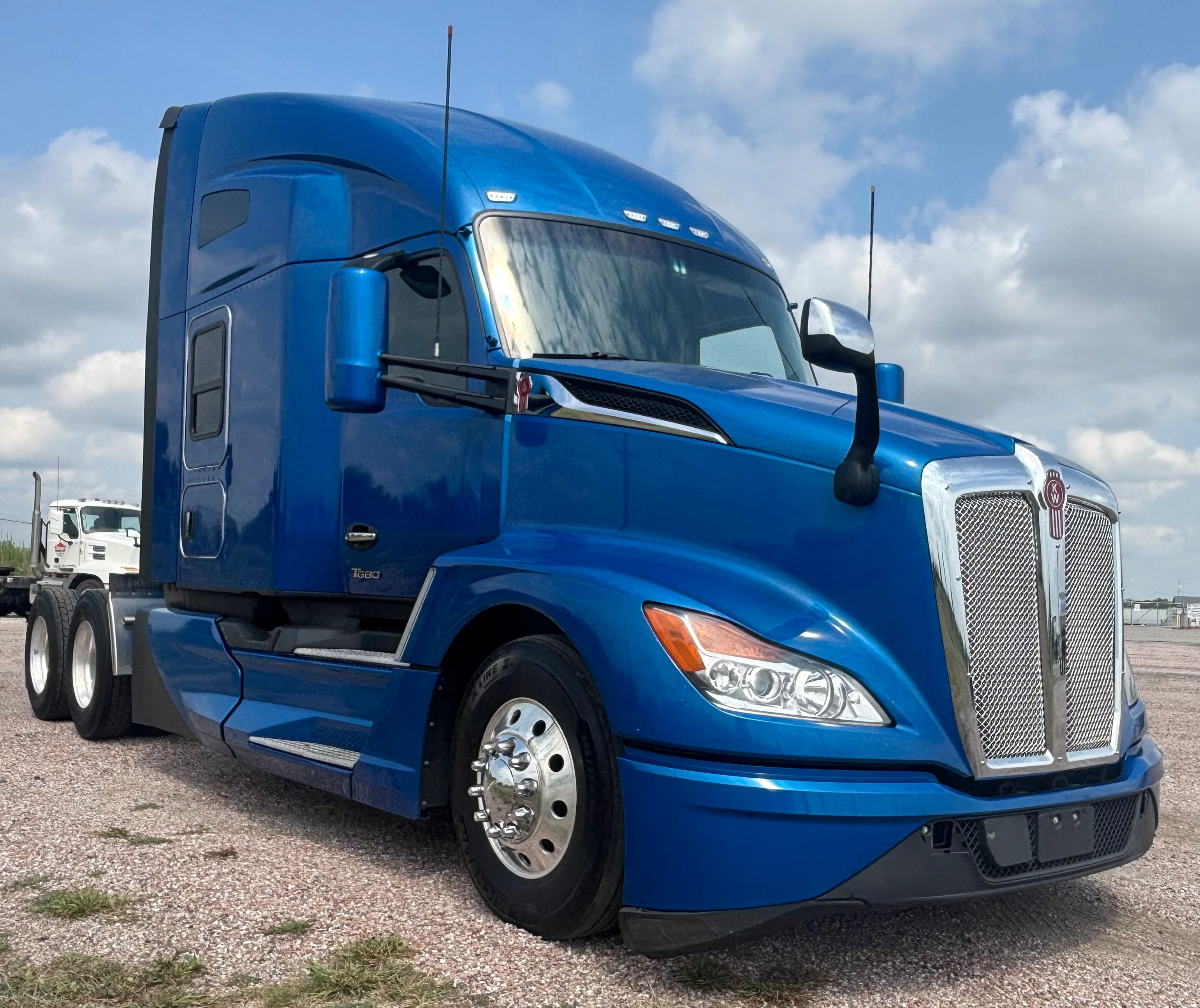 2023 Kenworth T680 in Council Bluffs, IA — photo 2