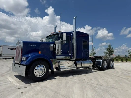 2027 Kenworth W900 in Ankeny, IA — photo 2