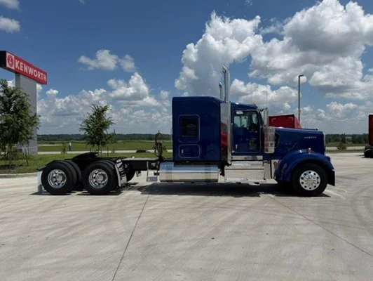 2027 Kenworth W900 in Ankeny, IA — photo 9