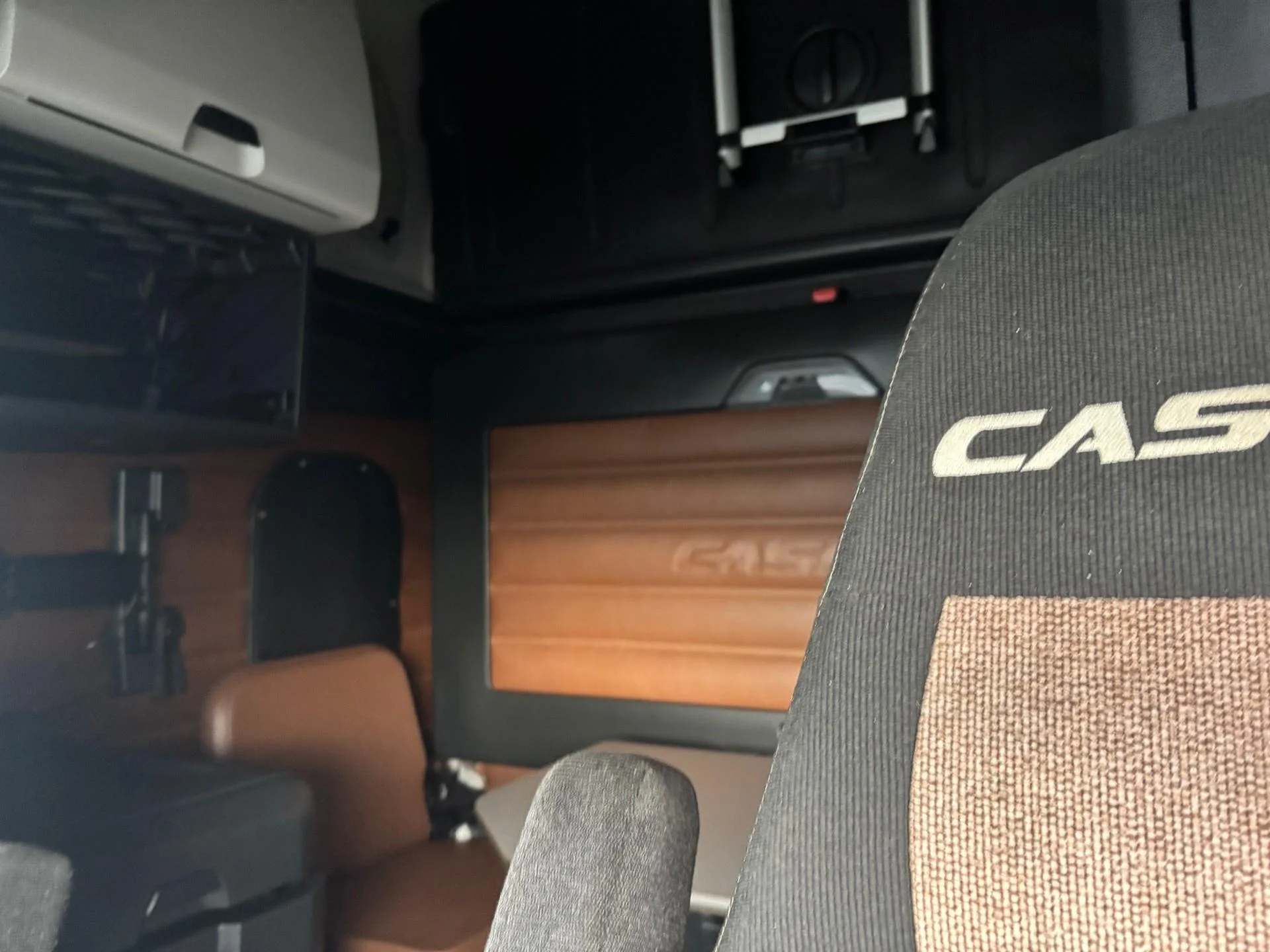 2019 Freightliner Cascadia - image 5