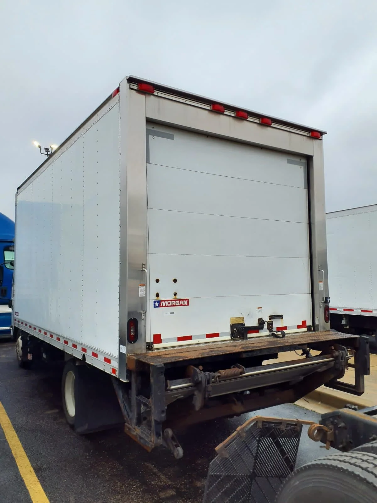 2019 Isuzu NPR - image 6