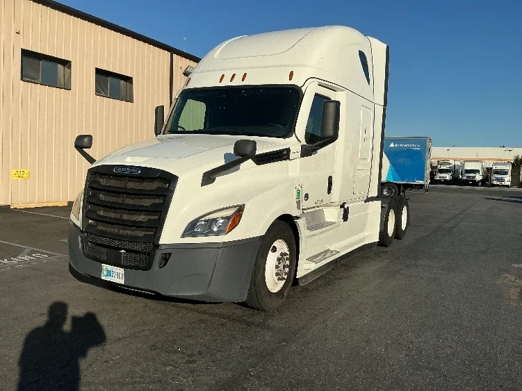 2022 Freightliner Cascadia in Torrance, CA — photo 3
