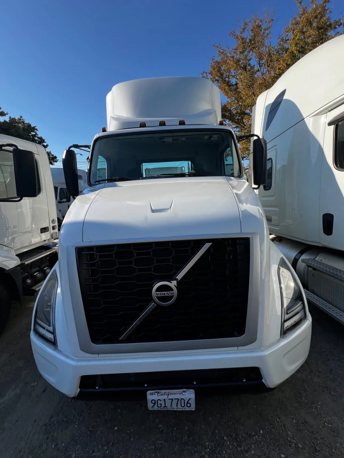 2018 Volvo VNR 660 in West Sacramento, CA — photo 2