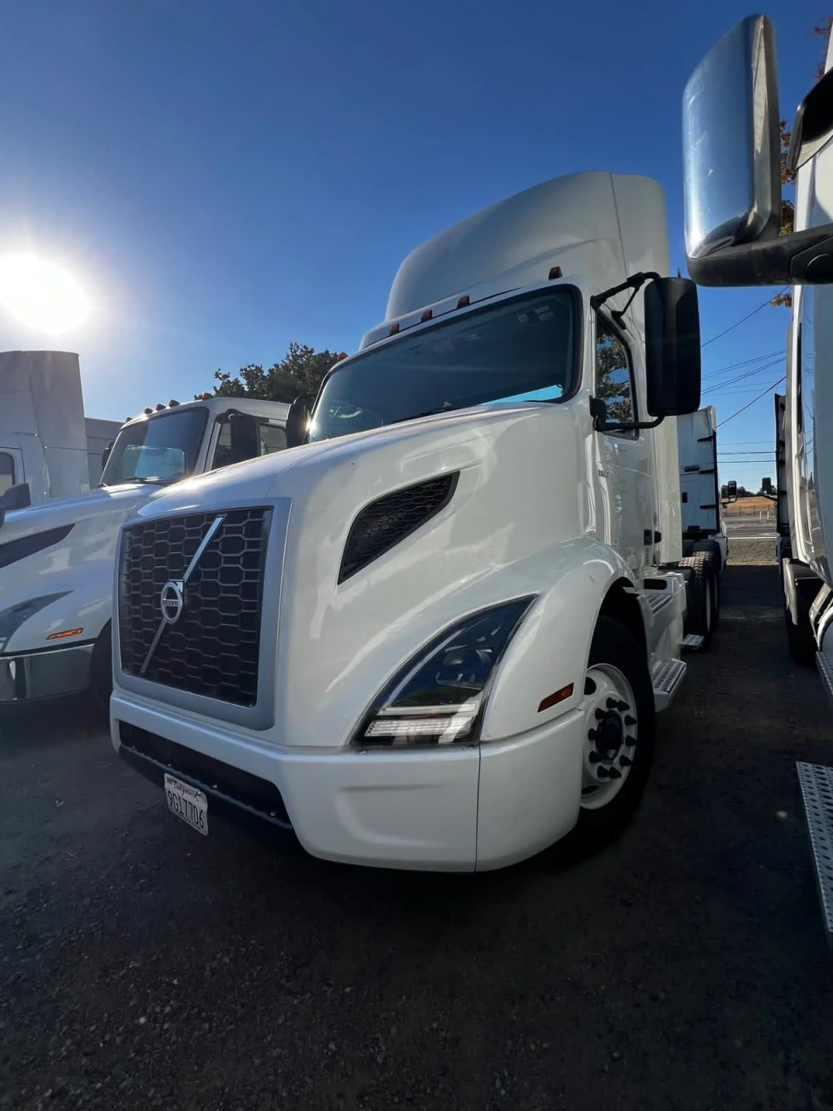 2018 Volvo VNR 660 in West Sacramento, CA