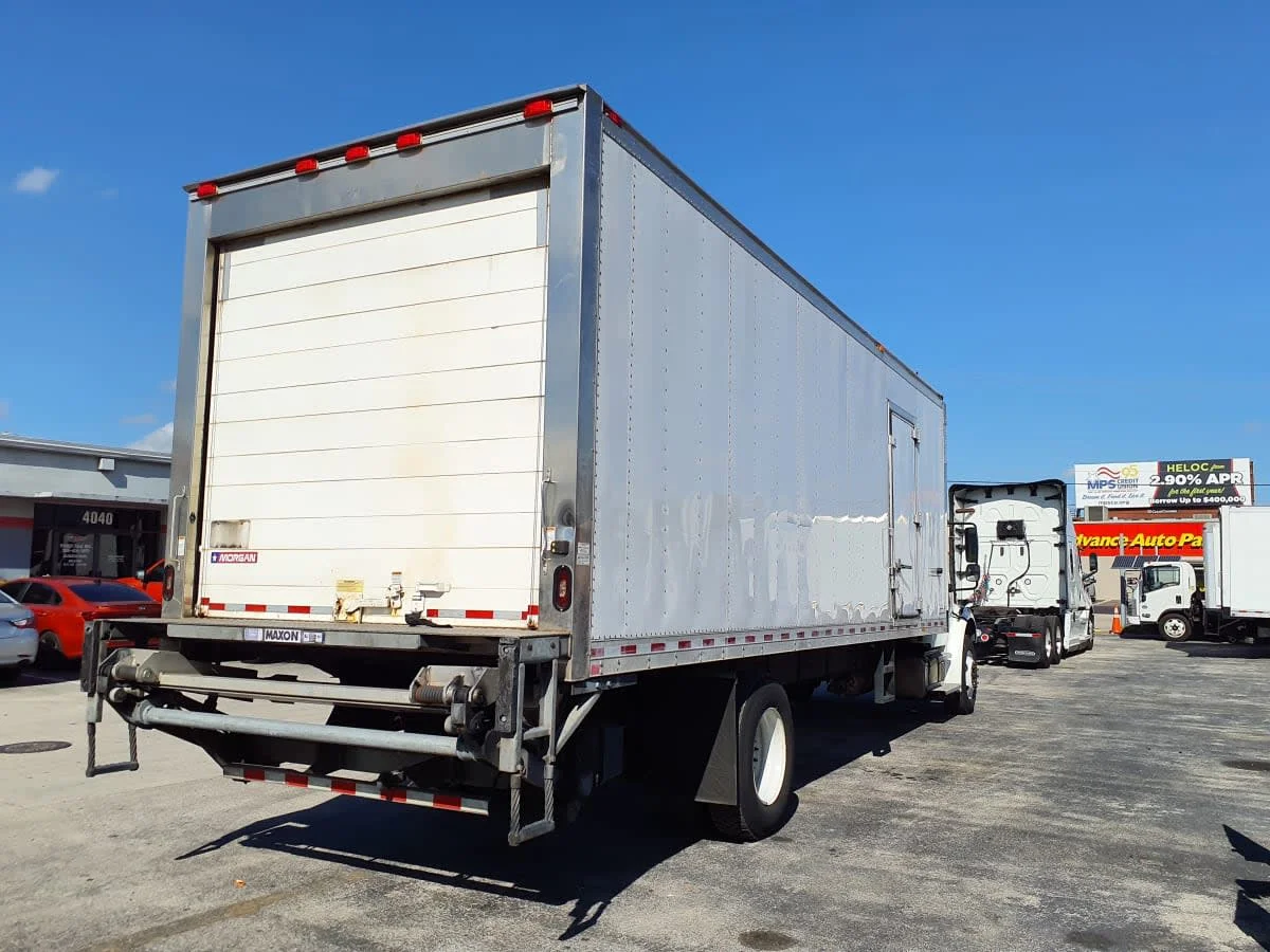 2019 Freightliner M2 106 in Miami, FL — photo 4