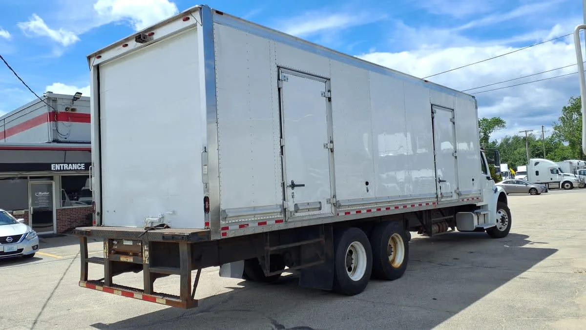 2018 Freightliner M2 106 in Warwick, RI — photo 4