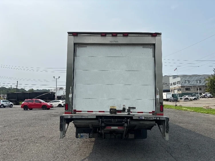 2020 Isuzu NRR in North Bergen, NJ — photo 7