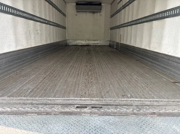 2020 Isuzu NRR in North Bergen, NJ — photo 10