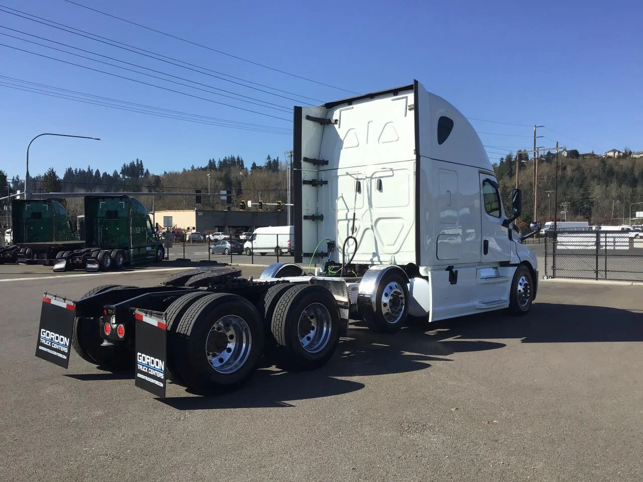 2020 Freightliner Cascadia in Pacific, WA — photo 2