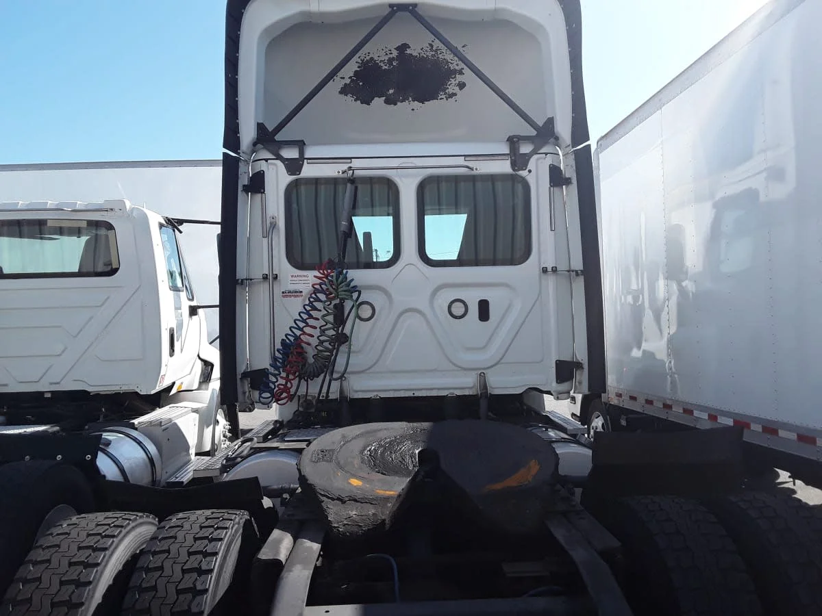 2018 Freightliner Cascadia in Fontana, CA — photo 5
