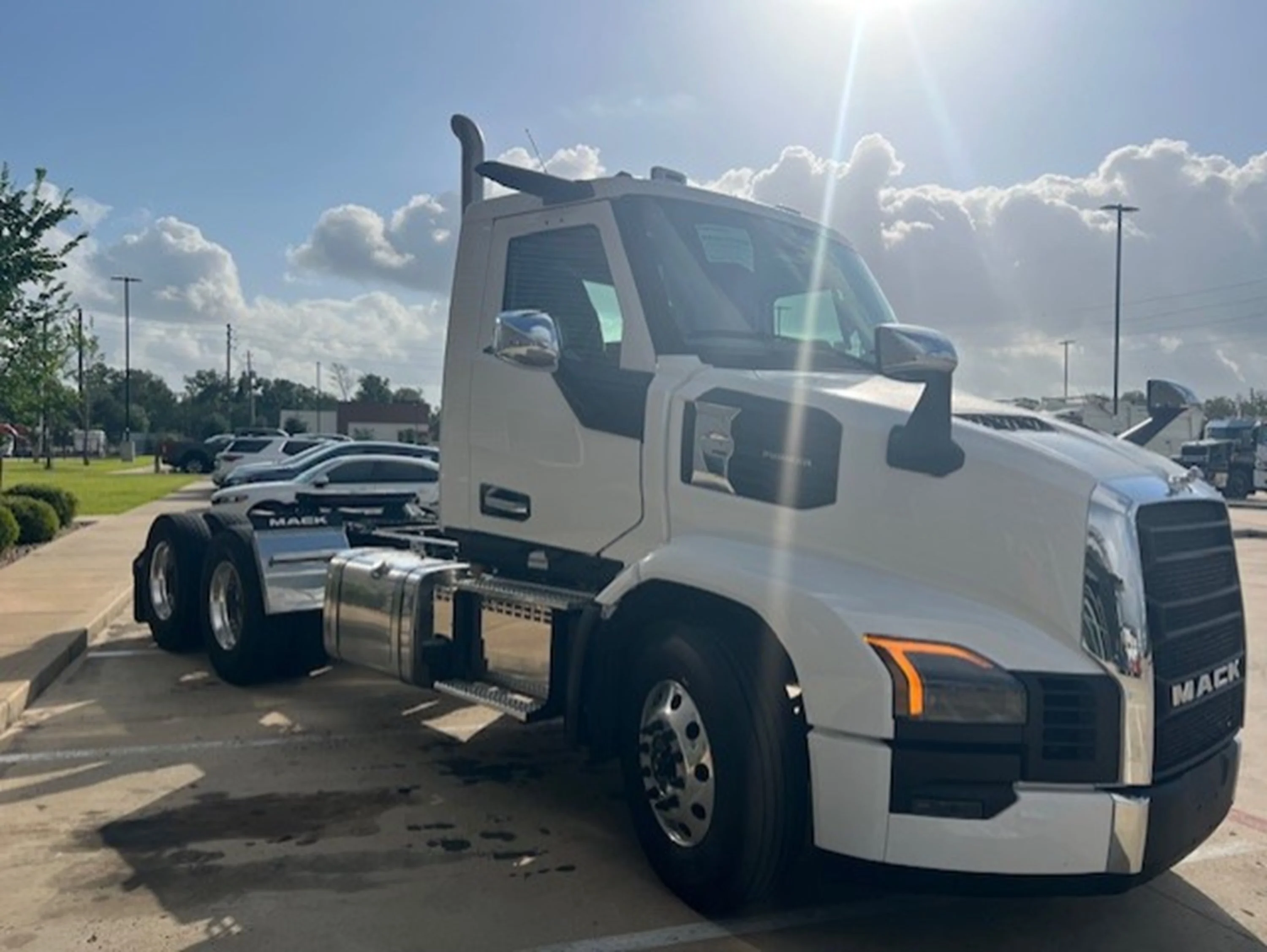 2027 Mack Pinnacle in Houston, TX — photo 2