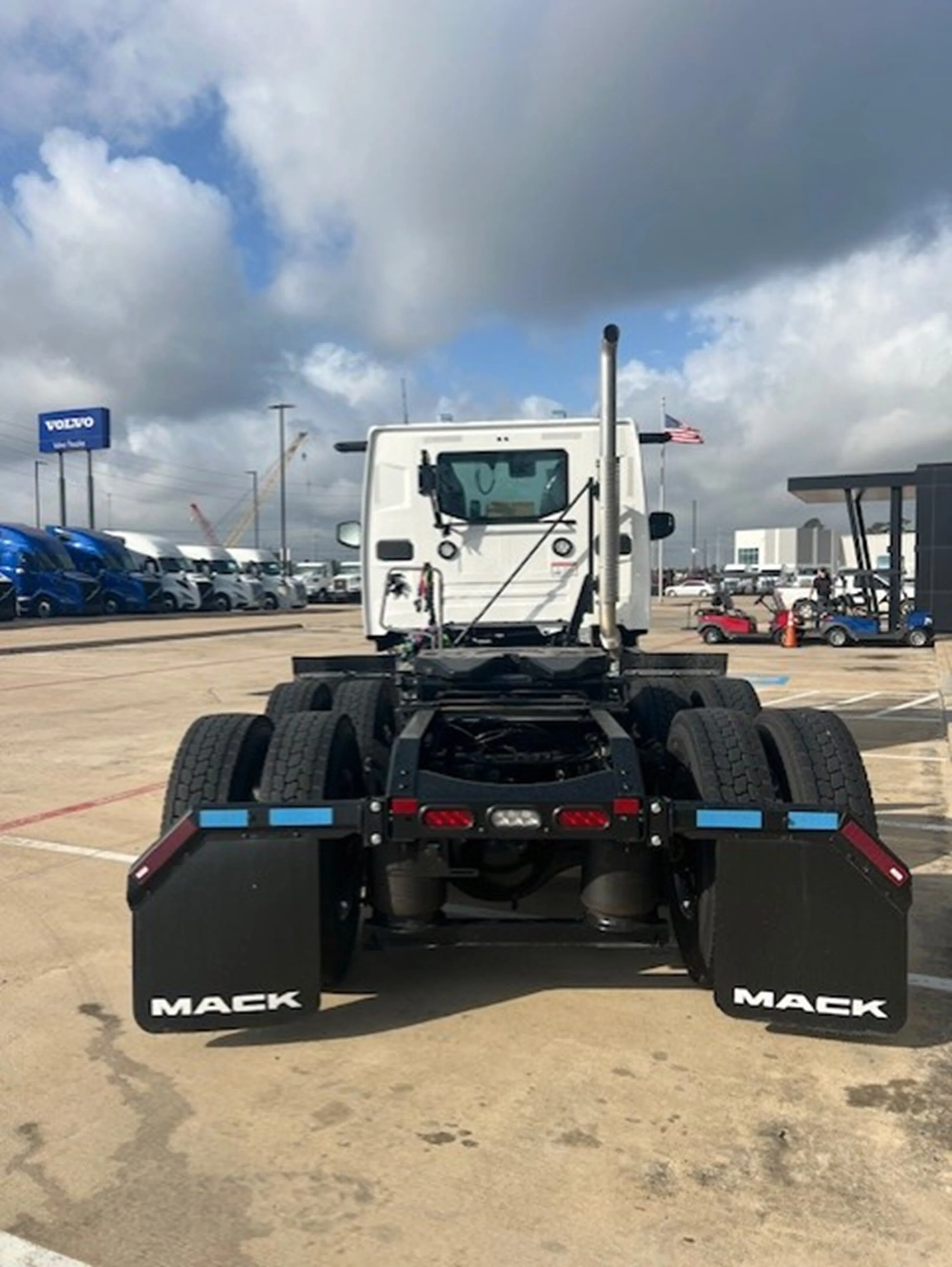 2027 Mack Pinnacle in Houston, TX — photo 8