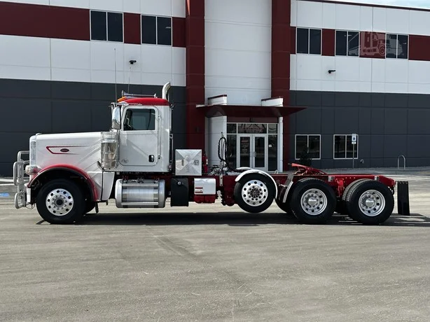 2023 Peterbilt 389 - image 2