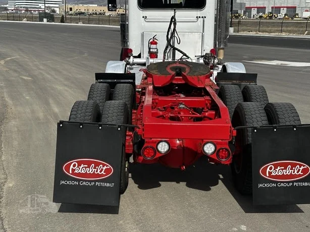 2023 Peterbilt 389 - image 4