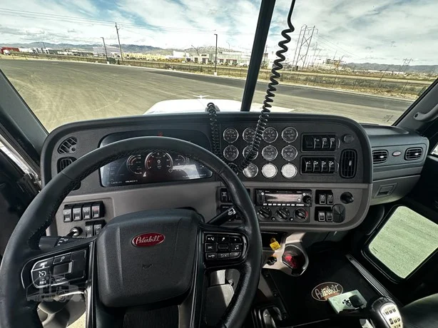 2023 Peterbilt 389 - image 21