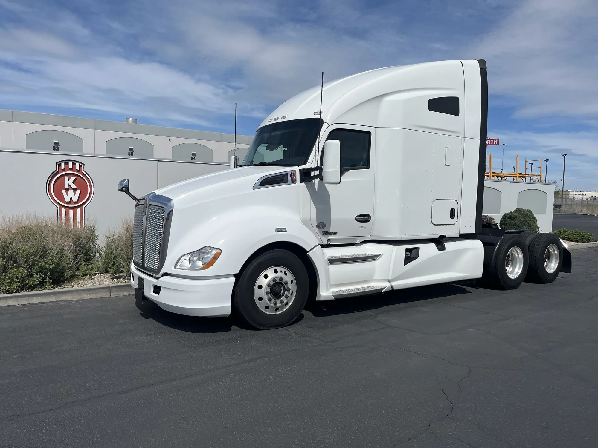 2022 Kenworth T680 - image 2