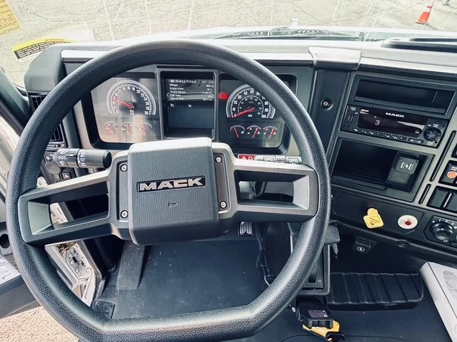 2025 Mack MD in Denver, CO — photo 12