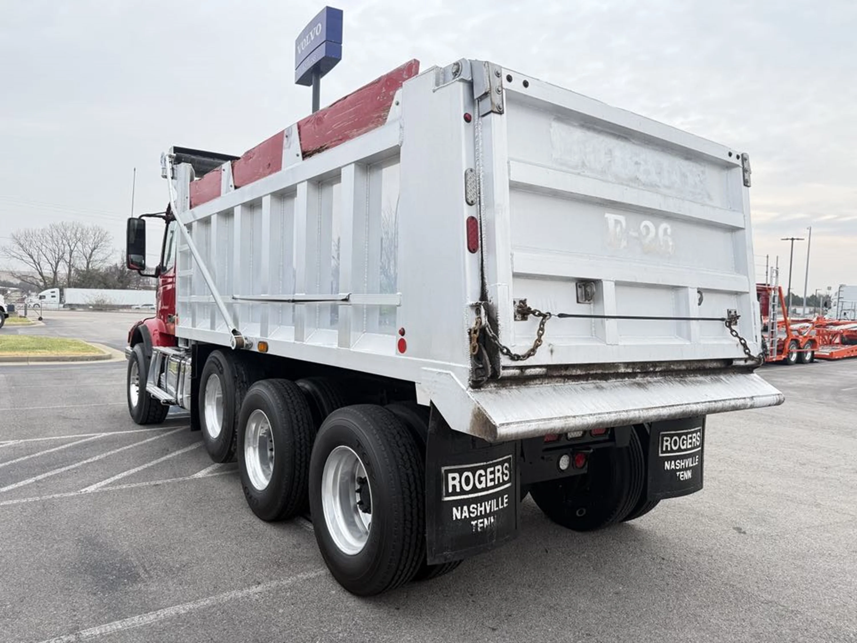 2023 Volvo - image 5