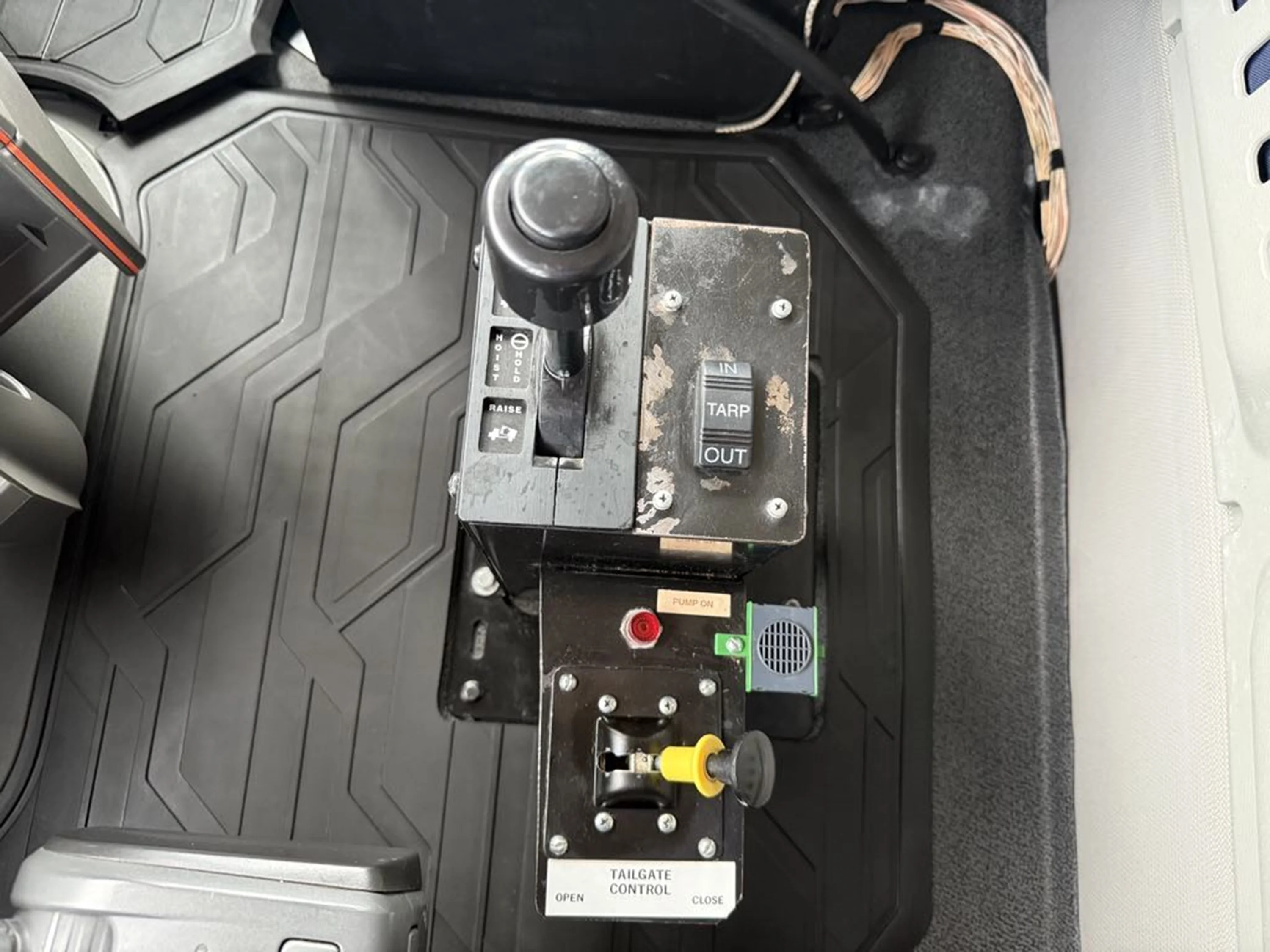 2023 Volvo - image 13