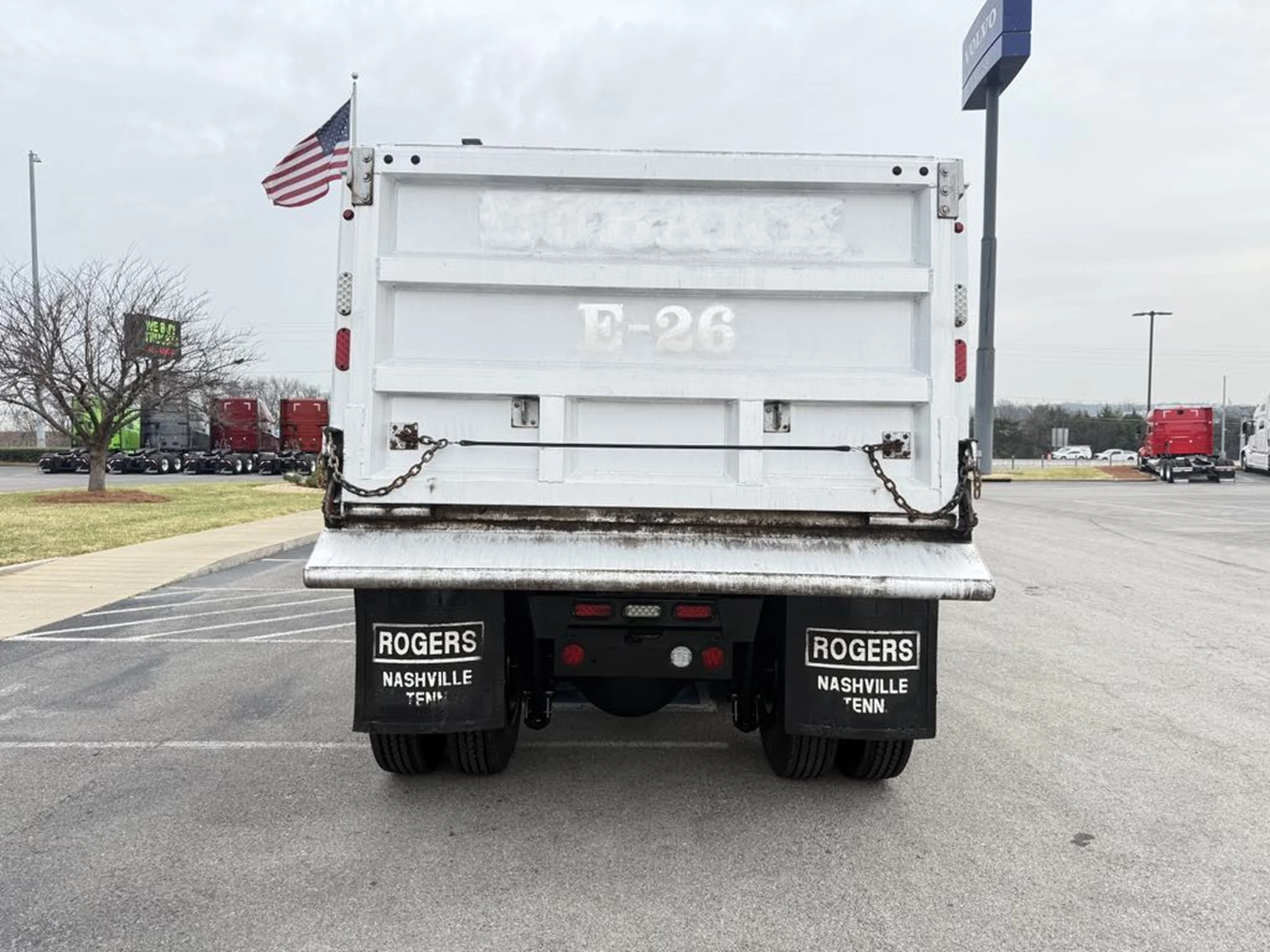 2023 Volvo - image 4