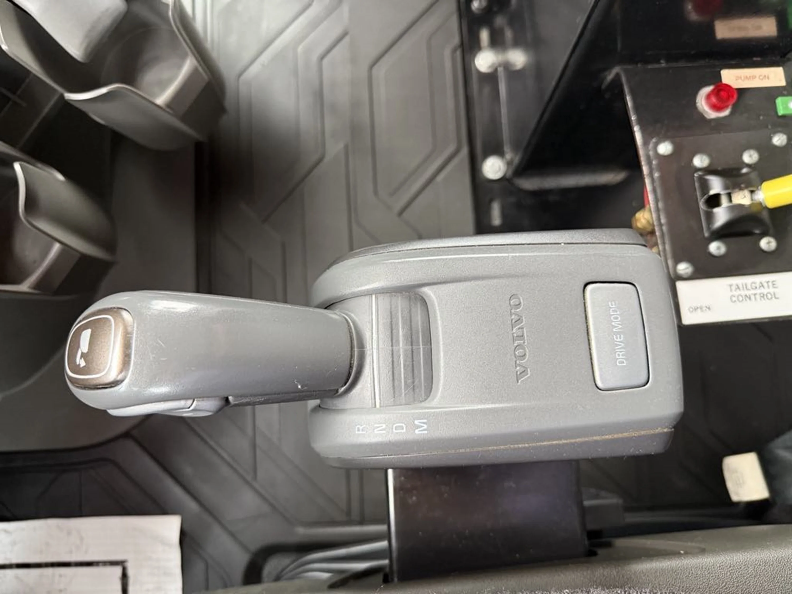 2023 Volvo - image 12