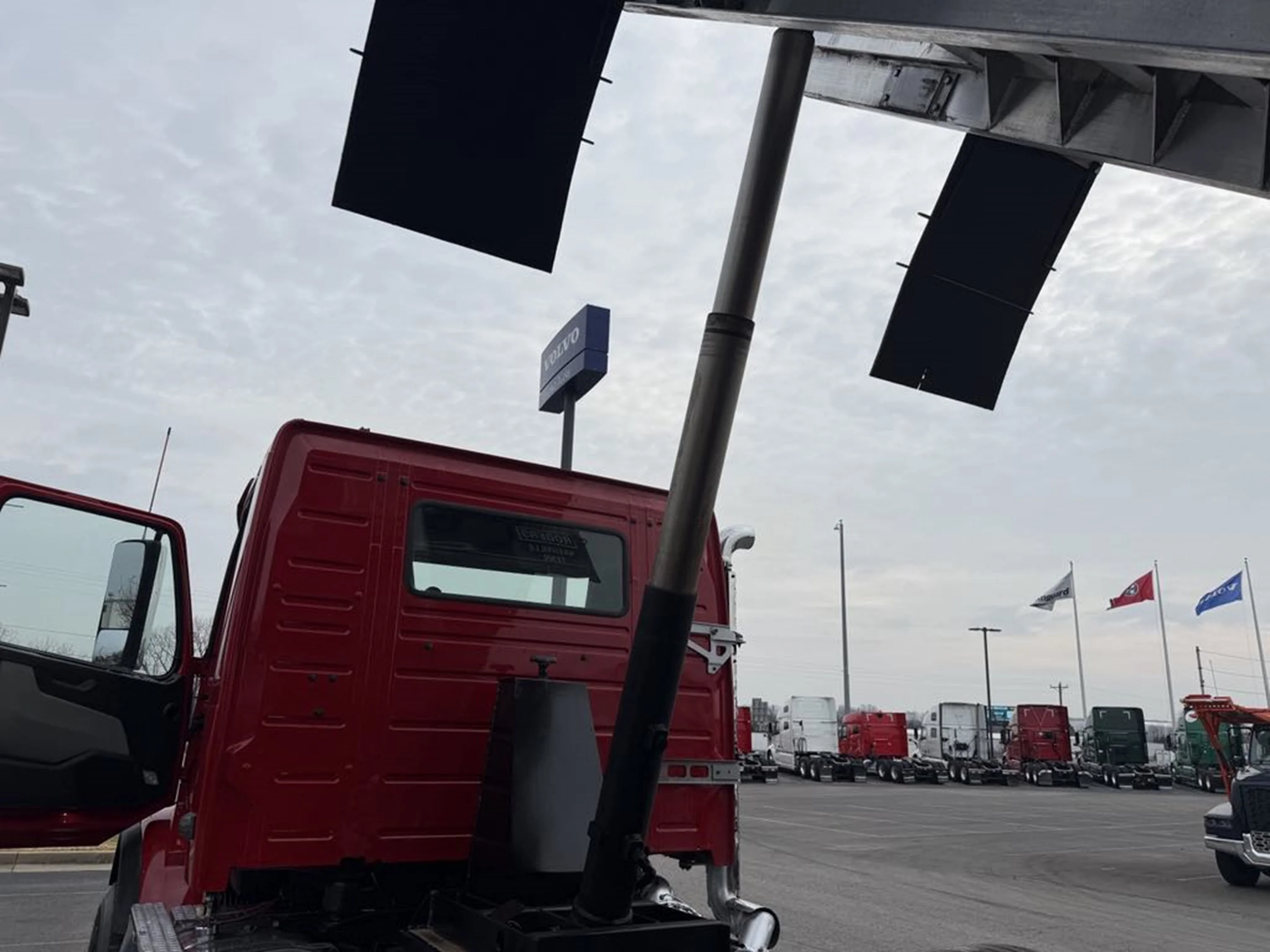 2023 Volvo - image 17