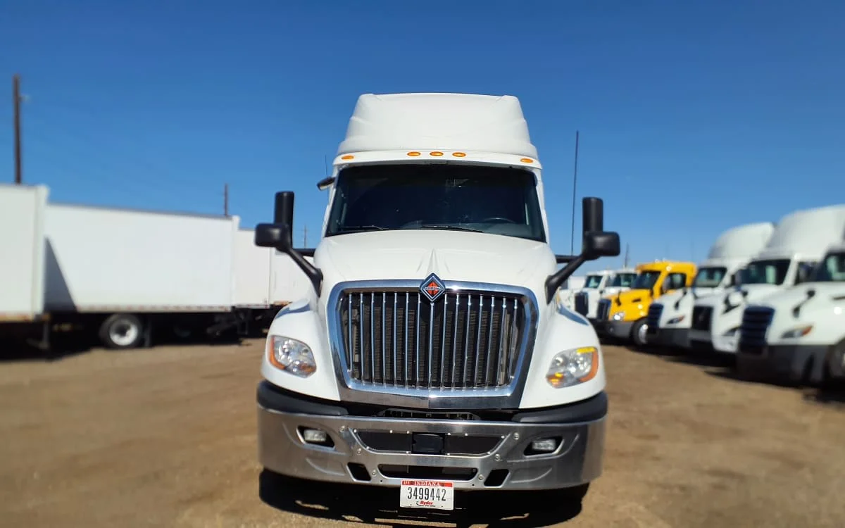2019 International LT in Commerce City, CO — photo 2