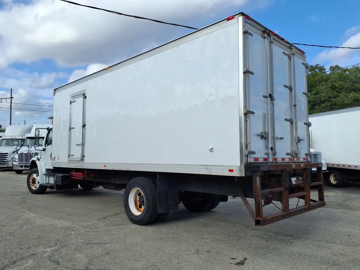 2016 Freightliner M2 106 in Warwick, RI — photo 6