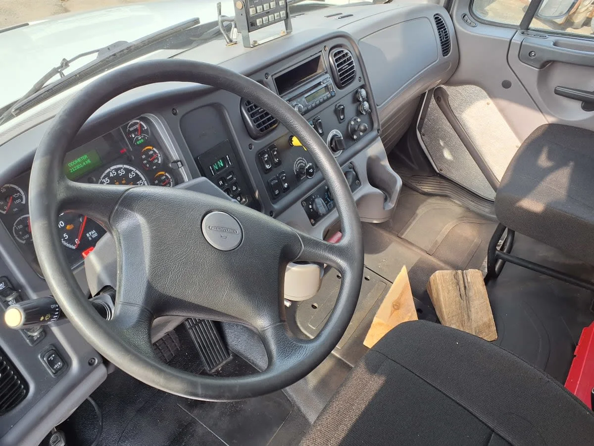 2016 Freightliner M2 106 - image 8