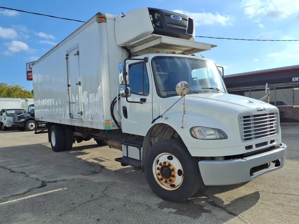2016 Freightliner M2 106 - image 3