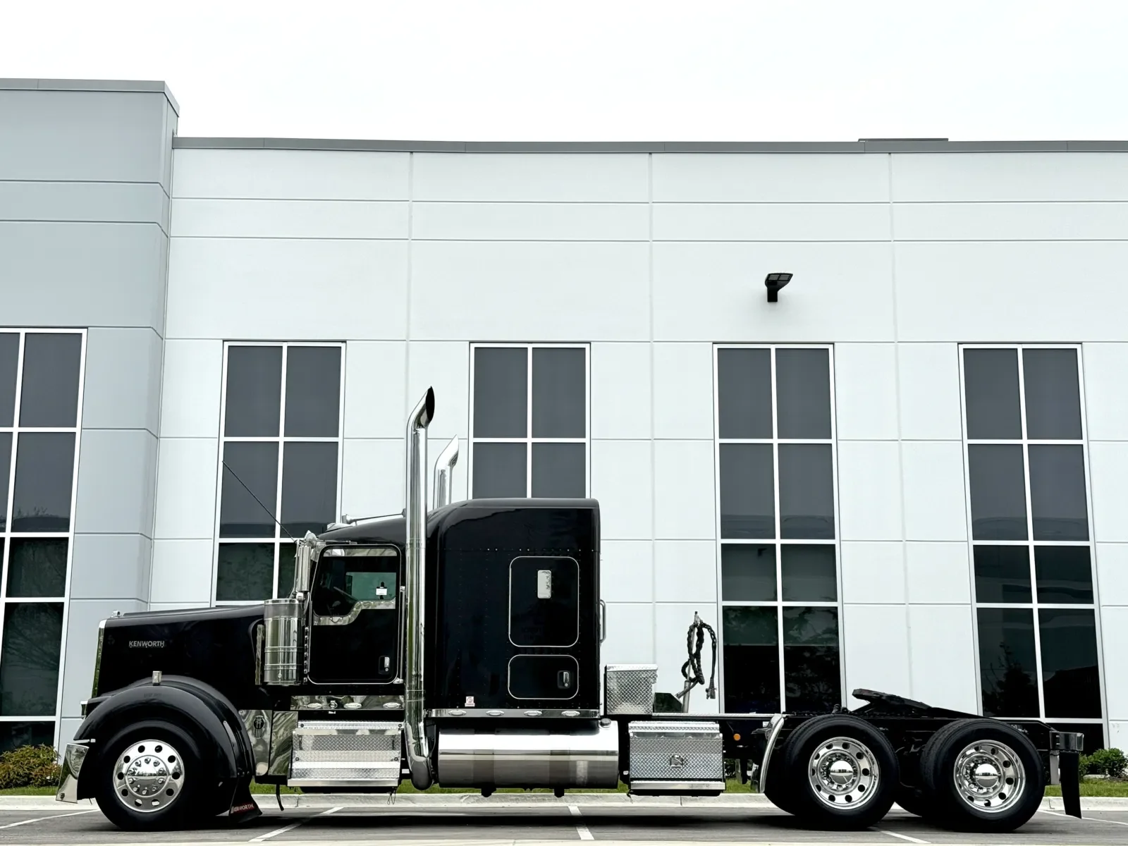 2016 Kenworth W900 in New Lenox, IL — photo 4