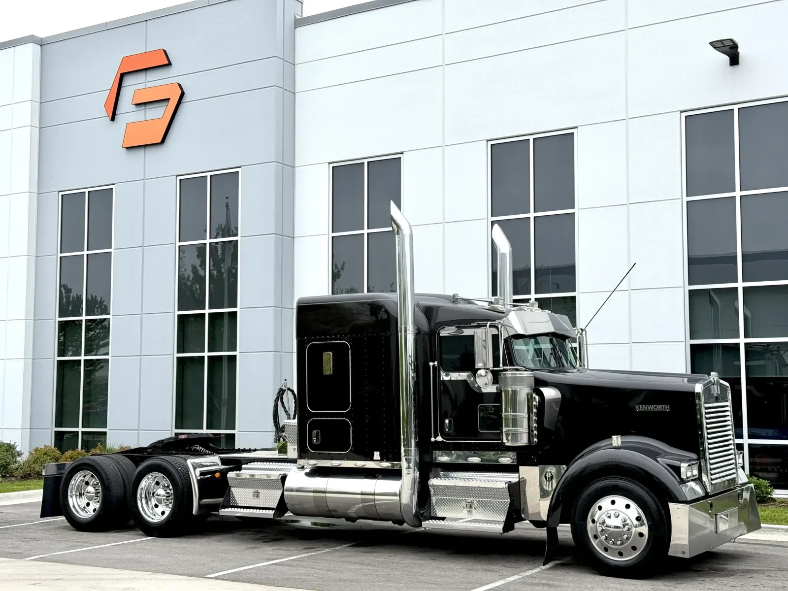 2016 Kenworth W900 in New Lenox, IL — photo 2