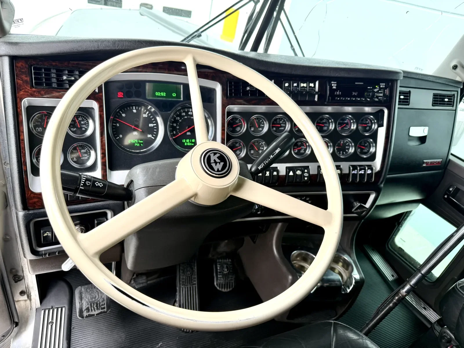 2016 Kenworth W900 in New Lenox, IL — photo 15