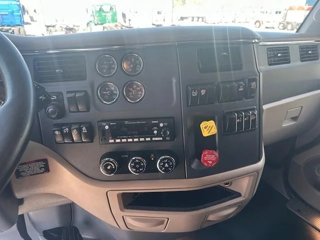 2022 Peterbilt 579 — photo 10