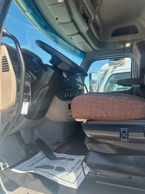 2022 Peterbilt 579 — photo 8