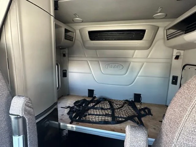 2022 Peterbilt 579 — photo 4