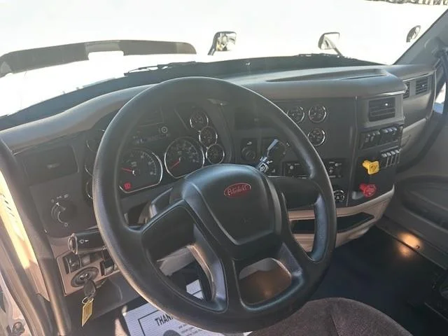 2022 Peterbilt 579 — photo 9
