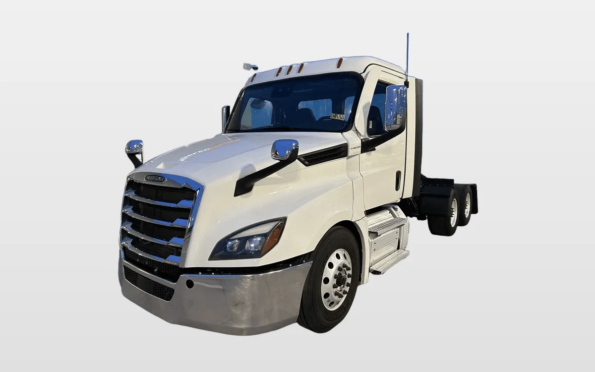 2023 Freightliner Cascadia - image 1